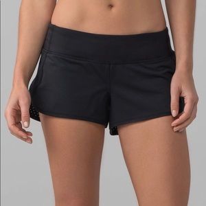 Lulu Lemon Perforated Speed short size 2🌟